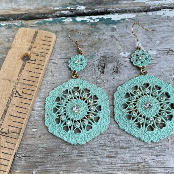 Turquoise green medallion earrings - Picture 9 of 13